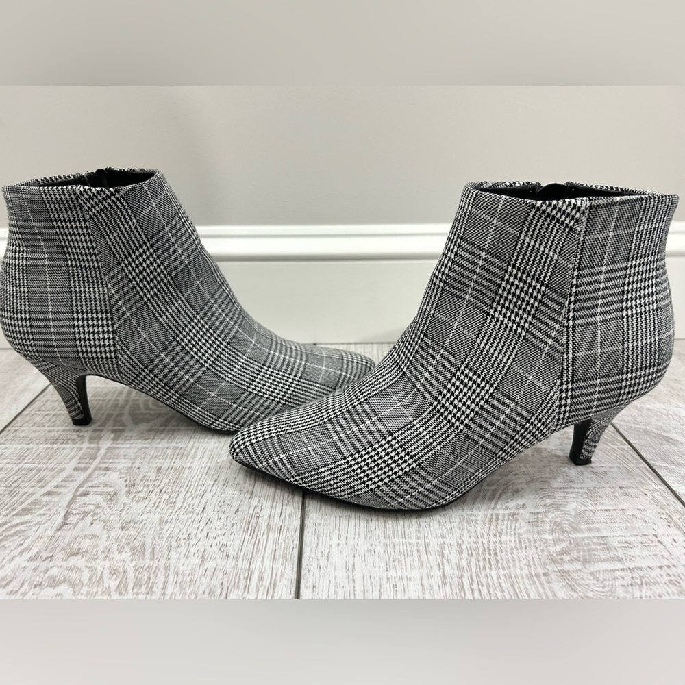 Simply Vera Wang Renata Ankle Boots - Picture 7 of 7